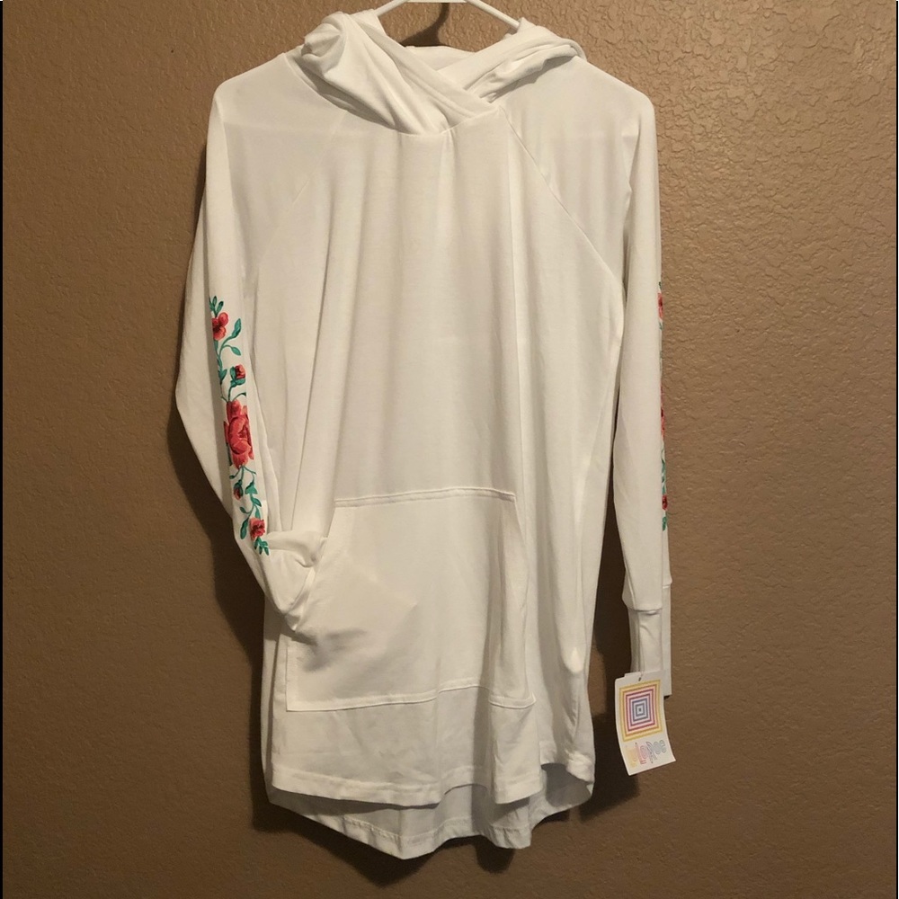 *NWT* Lularoe White Amber Sweater